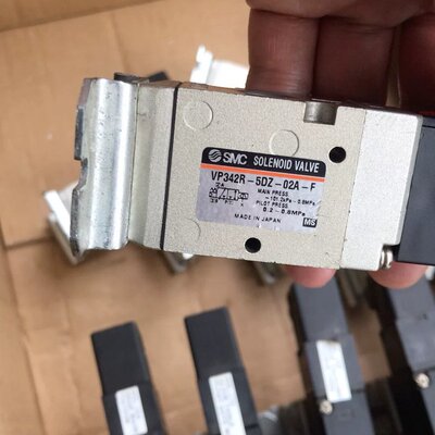 议价Vp342R-5DZ-02A-F电磁阀带安装支架18个现可维修