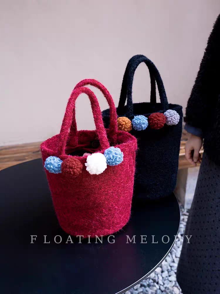 冬季新款高颜值手提包红色可爱毛球手拎水桶包新年礼物,箱包皮具/热销女包/男包,水桶包,淘宝优惠券,粉丝福利购,淘宝优惠卷
