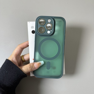 墨绿色磁吸壳带镜头膜适用iPhone17手机壳16promax苹果15/14/13高级透肤感磨砂