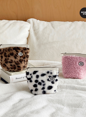 Moreover松巧漫步毛绒化妆包新款便携口红卡包高颜值收纳袋女