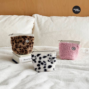 Moreover松巧漫步毛绒化妆包新款便携口红卡包高颜值收纳袋女
