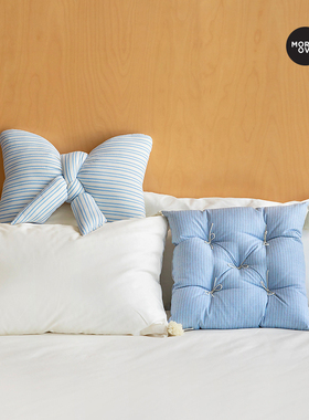 Moreove白日梦漂流抱枕客厅沙发抱枕办公室护腰靠枕条纹床头靠垫