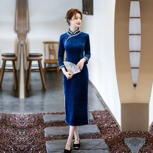 新中式女旗袍蓝色年轻款老年妈妈弹力丝绒连衣裙走秀日常穿高级感