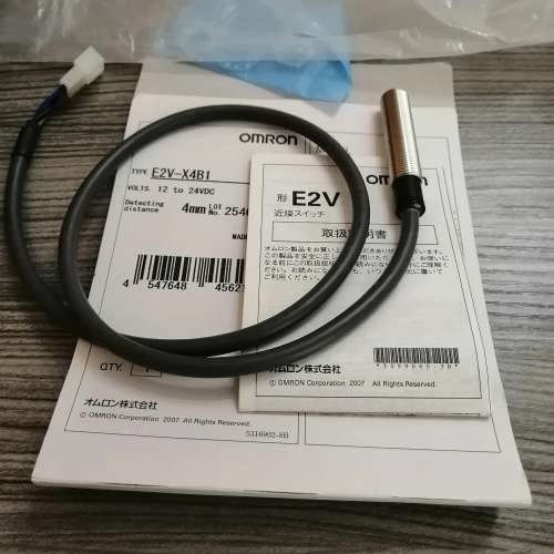 议价接近开关E2V-X4B1，线换了插头，短了，包装配件说议价