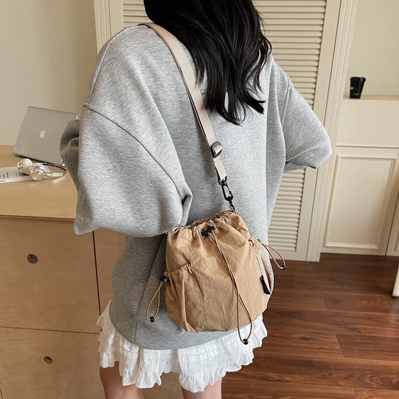 轻便百搭水桶包女迷你斜挎手机包