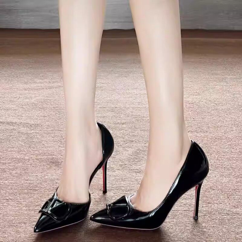 2026新款红底裸色V扣侧空尖头高跟鞋女细跟浅口性感御姐气质单鞋