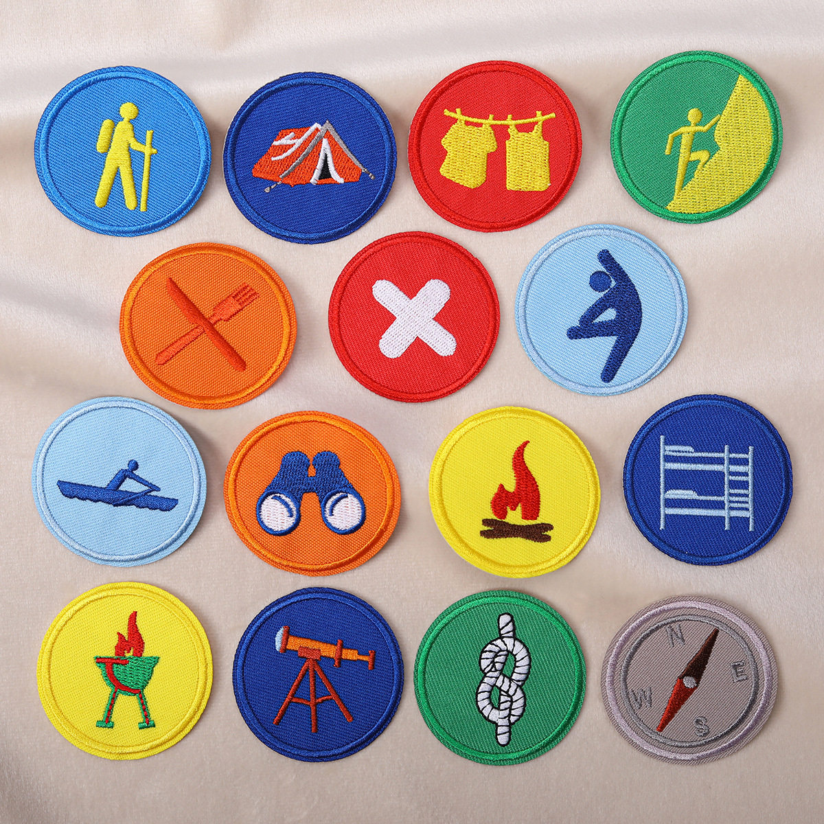 卡通圆形布贴绣花标服装辅料补丁贴儿童衣服熨烫徽章刺绣补洞贴布