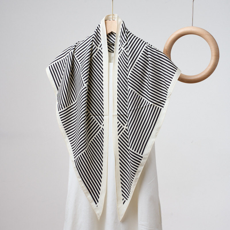新款简约黑白线条印花三角巾服装搭配仿真丝腰带女百搭三角形丝巾