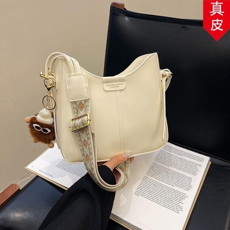 跨搭手提高颜值高级新款真皮包单肩火爆2026手提女生网红百斜时尚