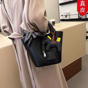 高级立体轻便洋气大容量新款通勤真皮潮流手提包颜值女包高感2026