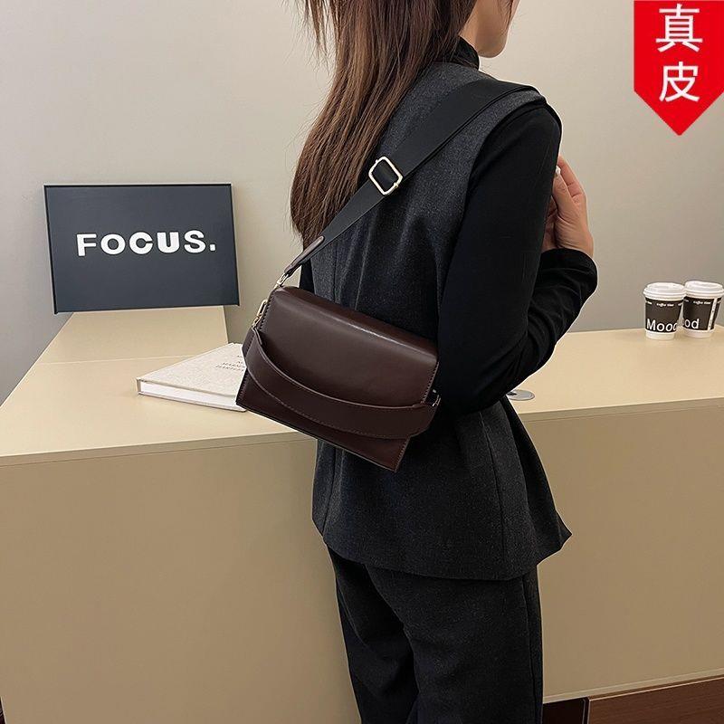 2026真皮包韩版风大容量休闲百搭时尚新款斜挎包宽带水桶单肩慵懒