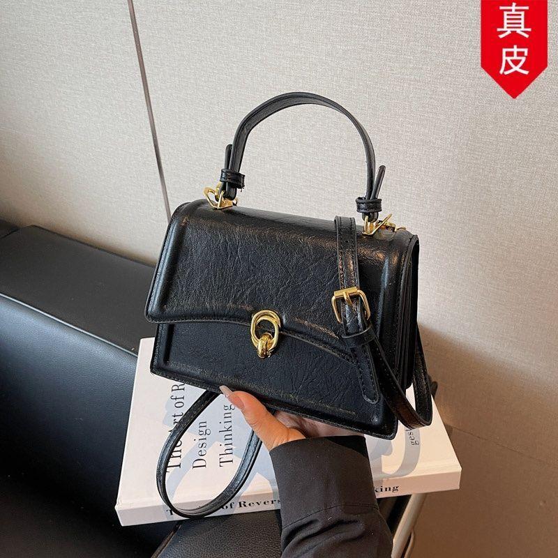 新潮高级2026斜小方简约奢小众包轻真皮防水跨小包手提两用女
