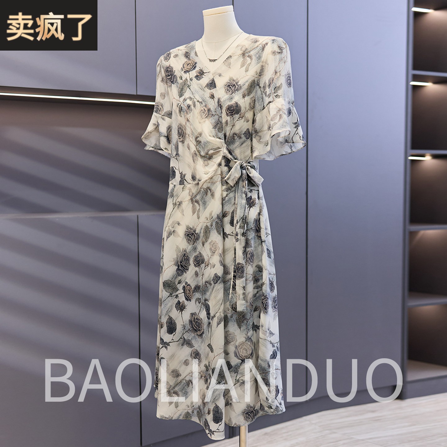 2025新款妈妈夏季洋装中年女装洋派减龄雪纺裙中老年印花长裙子