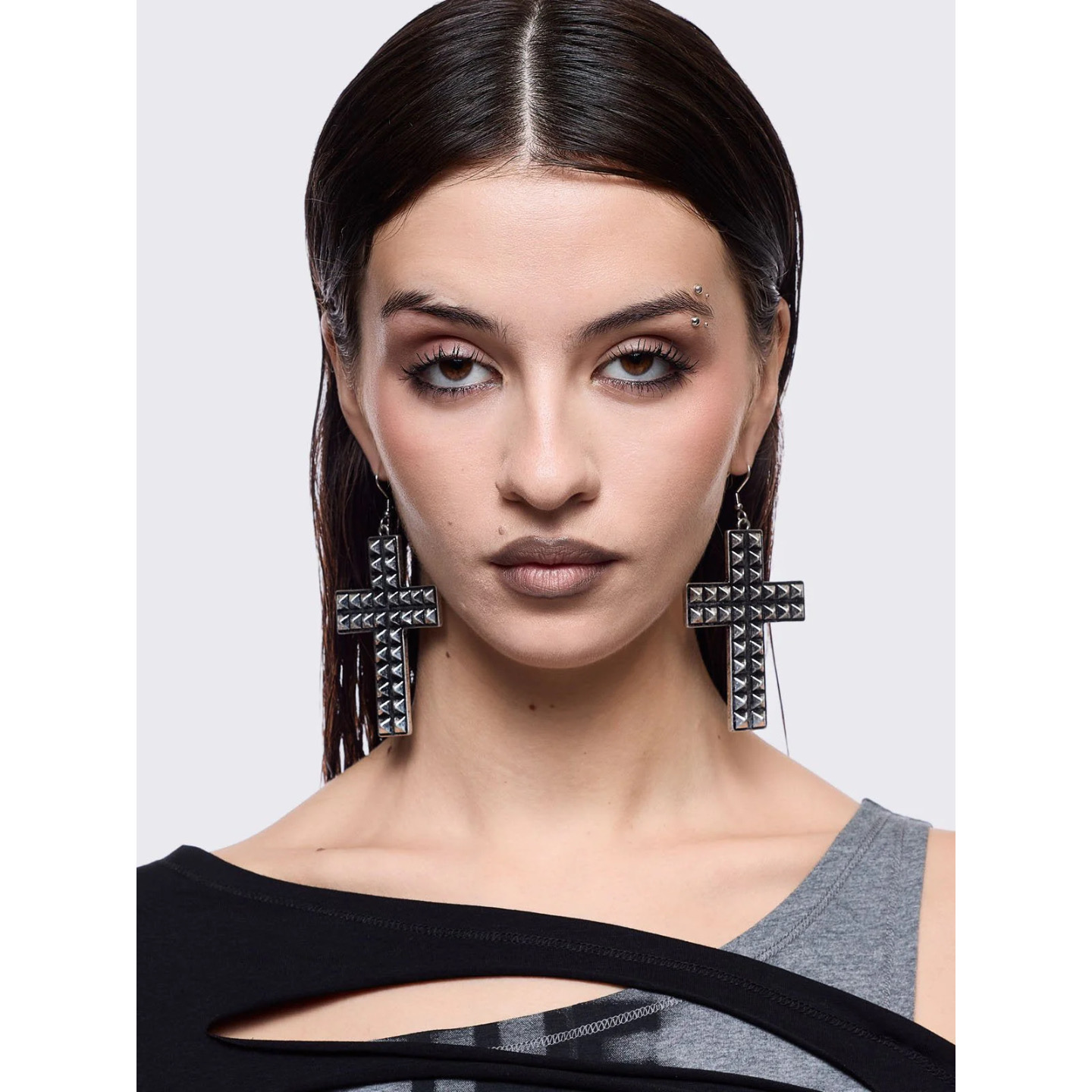 Minga暗黑哥特风十字架钩扣耳环