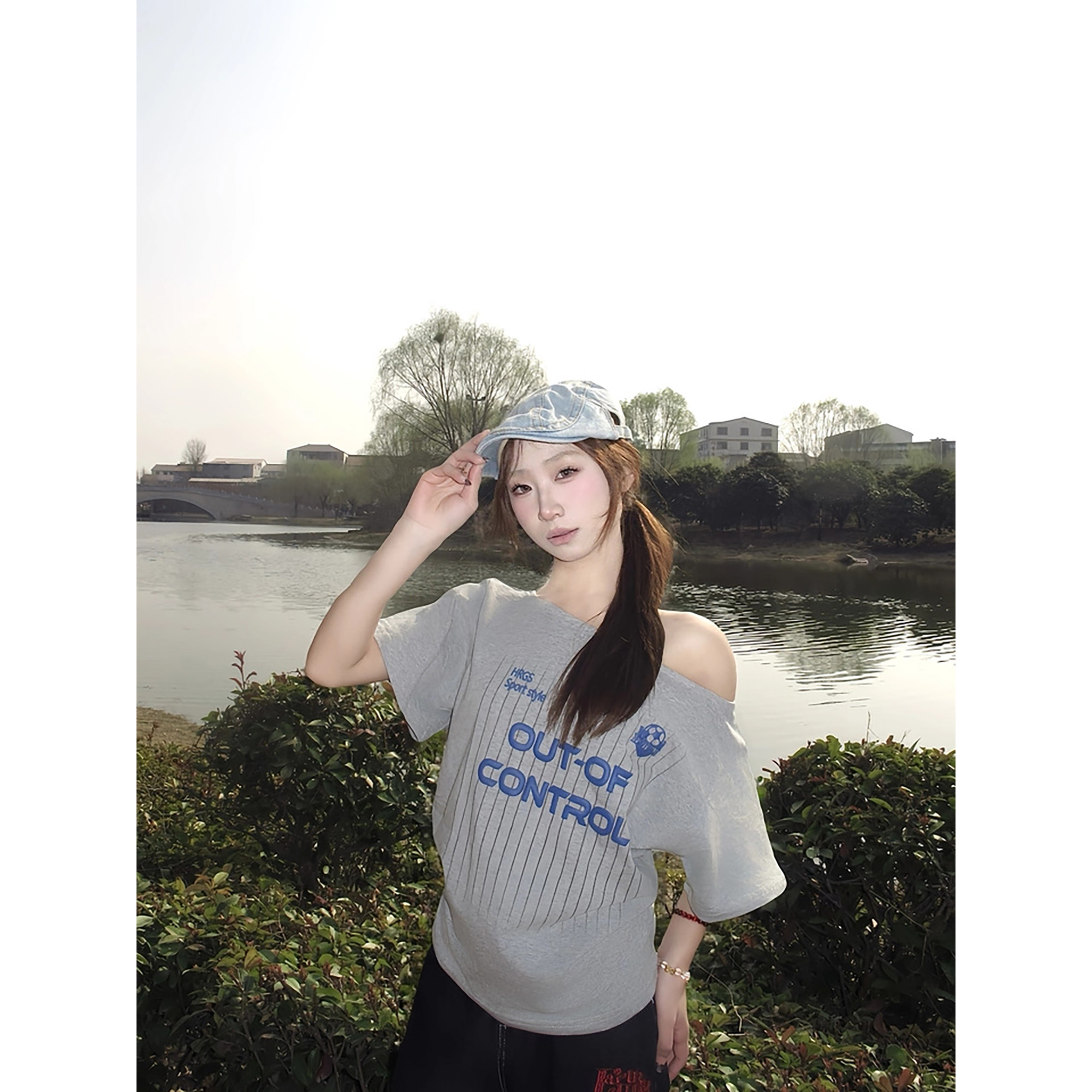 日本offcat 短袖t恤女夏新款灰色显瘦美式宽松设计感露肩斜肩上衣