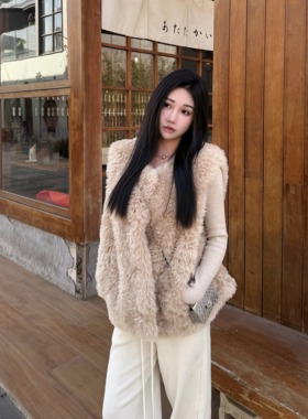 Narcos欧尼羊毛卷环保毛仿托斯卡纳皮毛一体保暖背心百搭马甲女