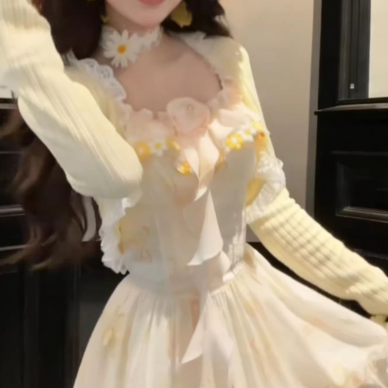 巨好看小飞袖立体花瓣度假长款连衣裙女早秋2026新款针织外搭套装
