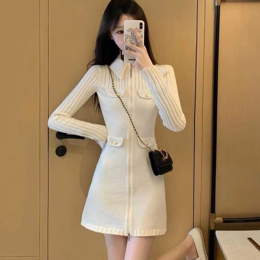 白色针织连衣裙2026新款女冬季高级气质设计感修身显瘦内搭打底裙