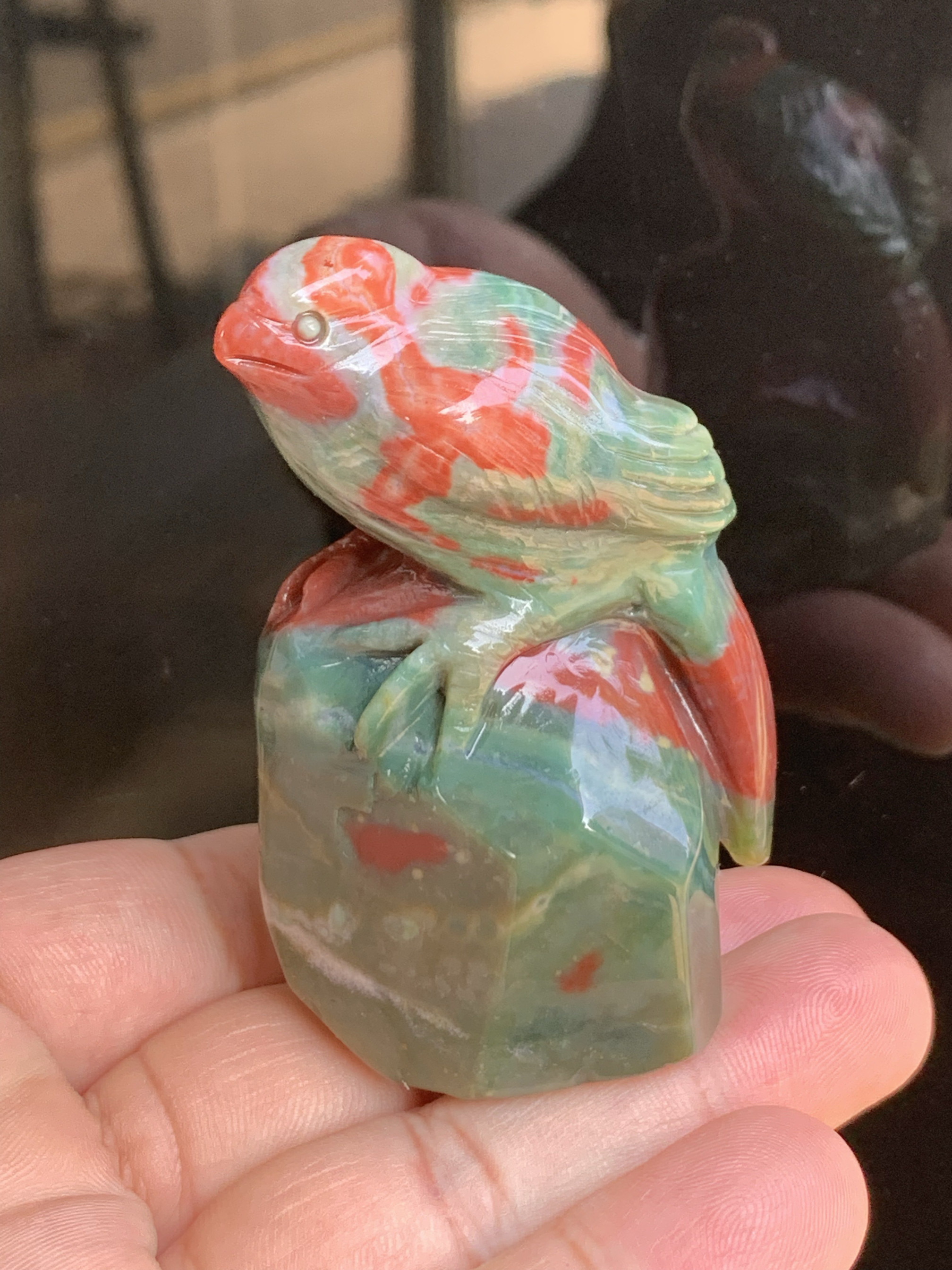 天然印尼七彩玉巧色精雕鸿运当头小鸟小摆件