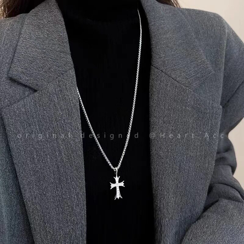 十字架嘻哈长款项链女小众设计感钛钢不掉色配饰街头卫衣链毛衣