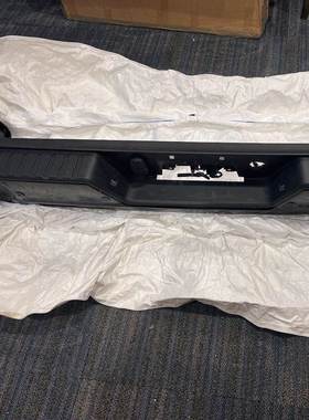 适用2019-2021雪佛兰索罗德 Silverado 1500后保险杠带孔84574365