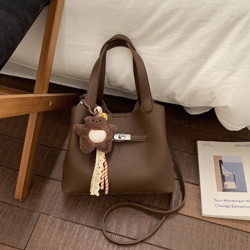 2026新款高颜值轻奢复古小众水桶包女爆款高级感通勤单肩包斜挎包,箱包皮具/热销女包/男包,水桶包,淘宝优惠券,粉丝福利购,淘宝优惠卷