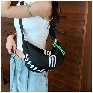 饺子包新款单肩包女森系斜跨包涵语诺撞色美式网红气质