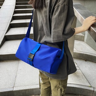 休闲斜挎包女简约韩版时尚潮流吐司包尼龙大学生街头户外背包男