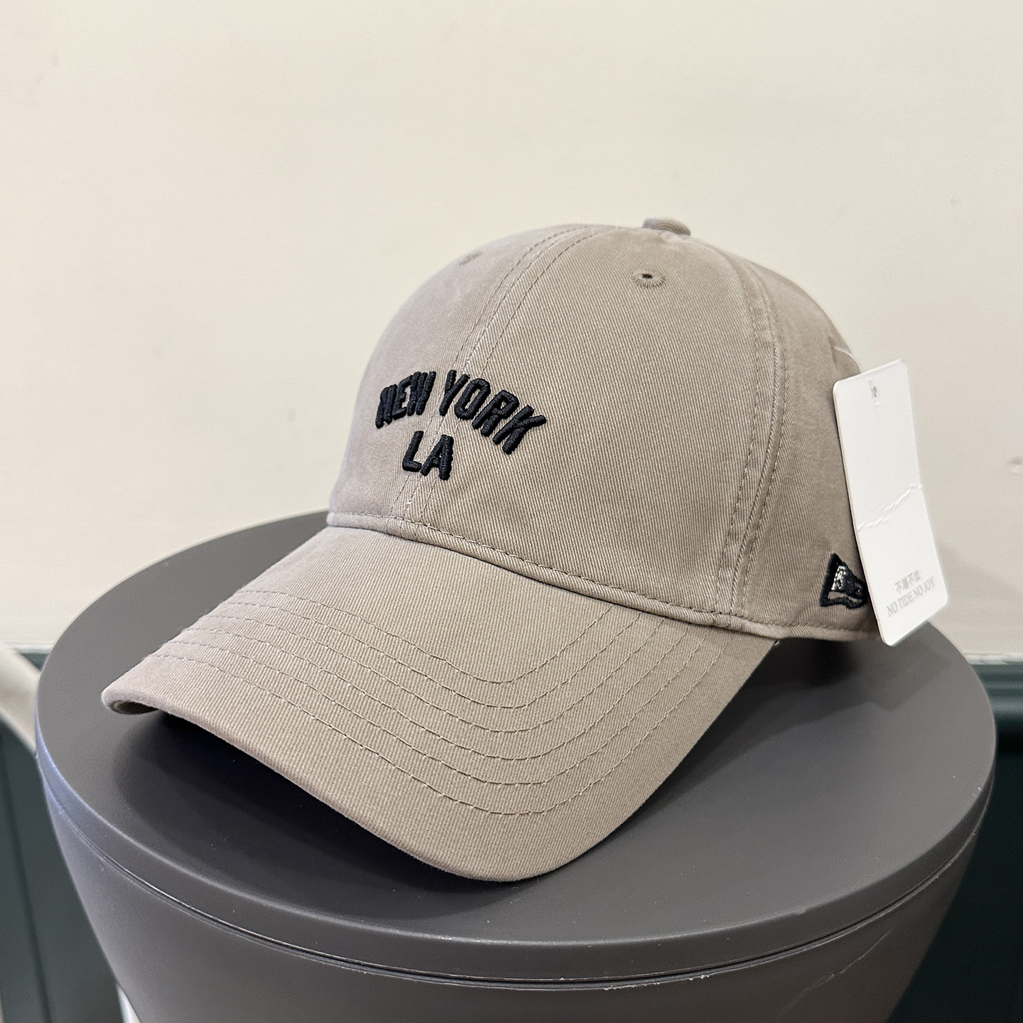 简约刺绣鸭舌帽女百搭