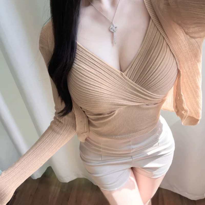 2024春秋新款针织时尚套装紧身V领性感吊带+短款开衫两件套上衣女