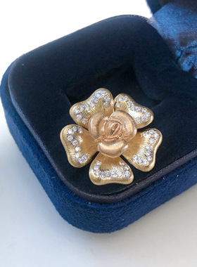 18K金拉丝立体花瓣吊坠重金工