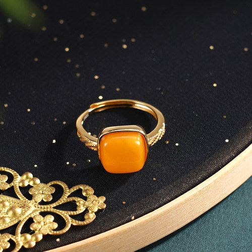 子佩集S925银镀金蜜蜡方块戒指
