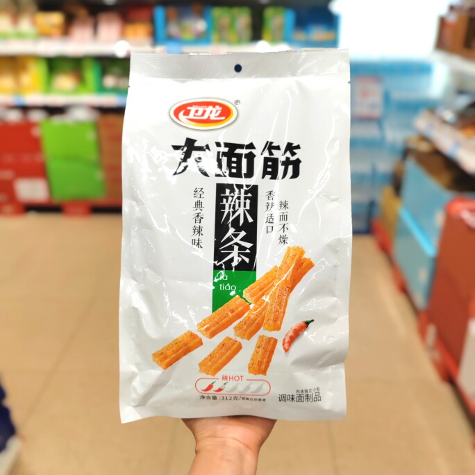 盒马代购卫龙大小面筋辣条经典香辣味休闲零食小吃解馋追剧零食