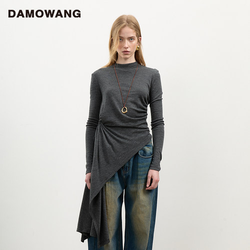 DAMOWANG 2025秋冬新款绵羊毛不规则褶皱上衣个性显瘦时尚连衣裙