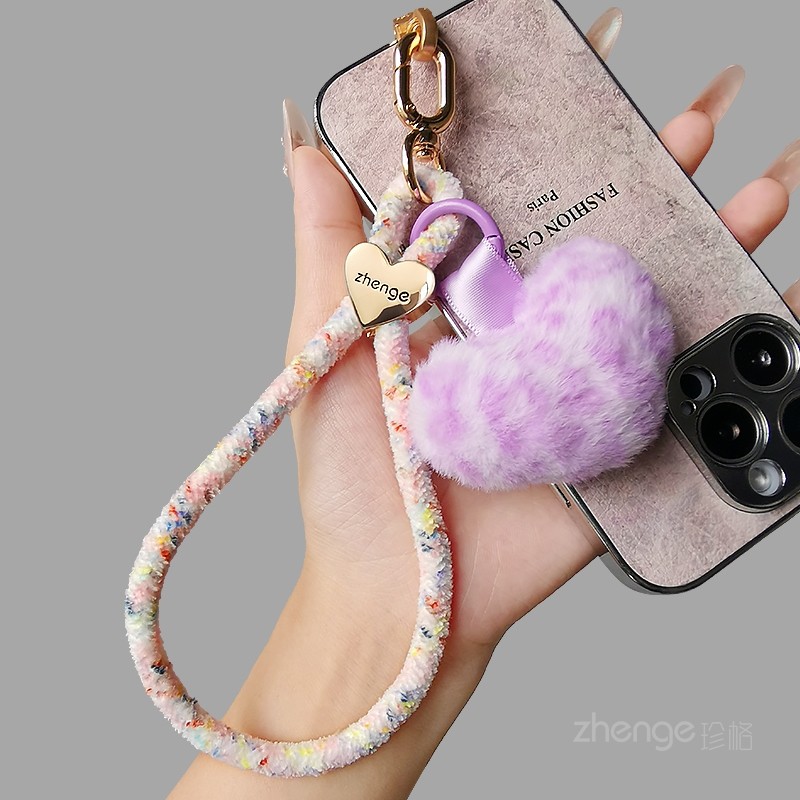 虹客手机挂绳女手腕毛绒爱心挂件超好看小众精致高级感短款户外登山旅游行逛街拍照防丢摔手提套壳吊绳子新款