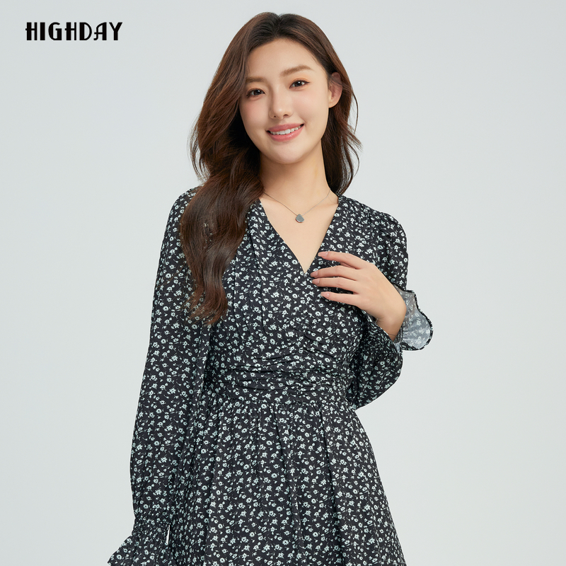 轩日2025春秋商场同款V领女裙复古碎花修身泡泡袖长袖连衣裙短裙