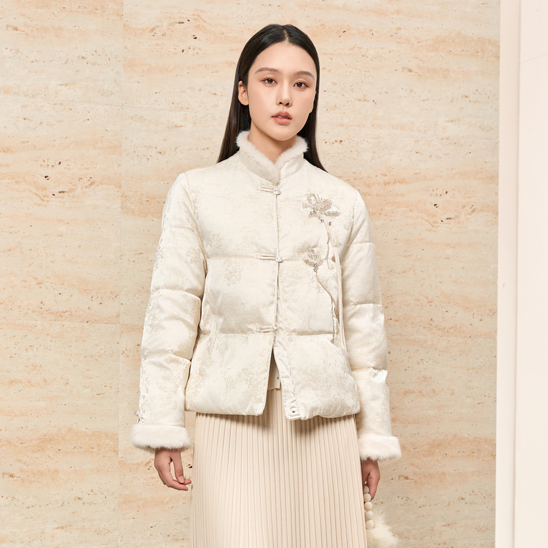 轩日中式盘扣刺绣毛领短款棉衣