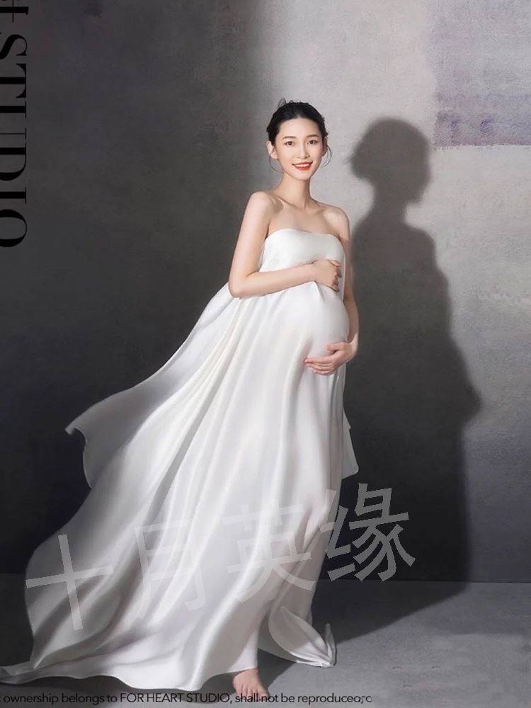十月英缘新款摄影孕妇拍照写真大气服装裙时尚白色缎面仙气影楼孕