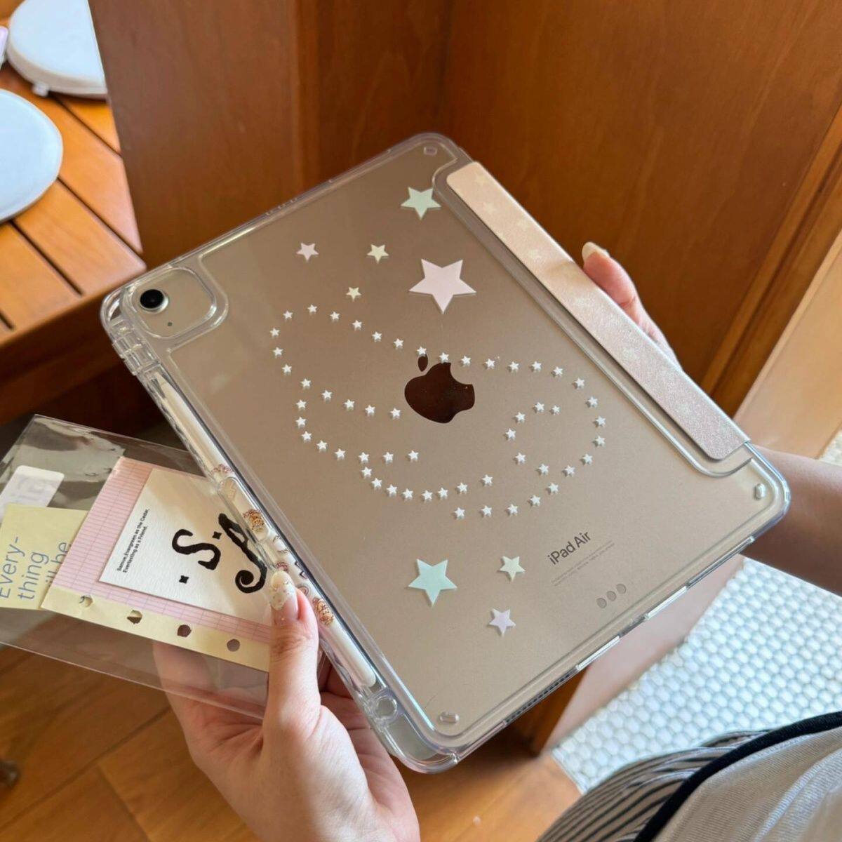粉色星星翅膀适用苹果iPad11亚克力保护壳iPad7/8/9代卡通星星透明平板壳iPadpro保护壳带笔槽11寸平板保护套