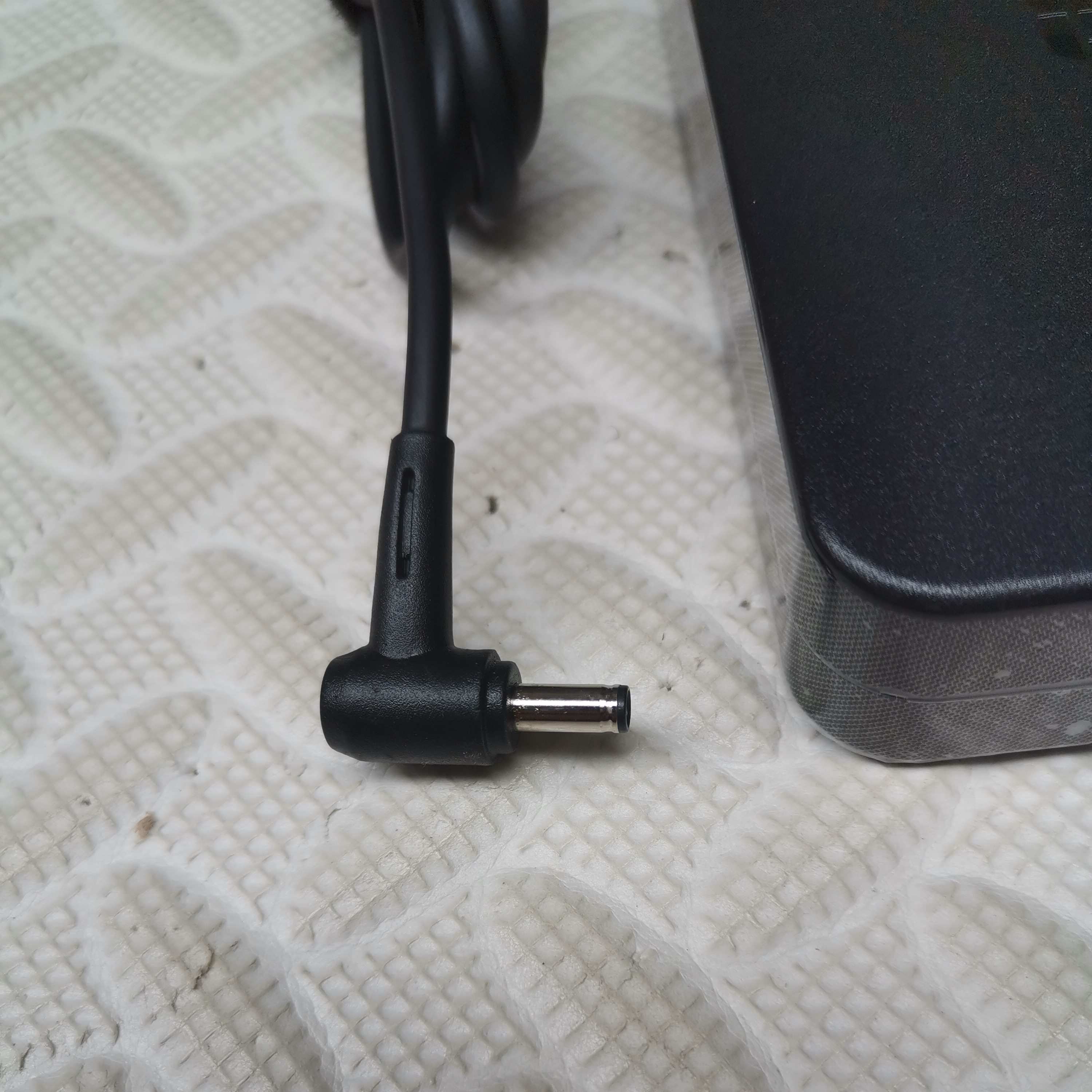 华硕W50V笔记本充电线PA-1121-28A  FX73V电源适配器19V6.32A