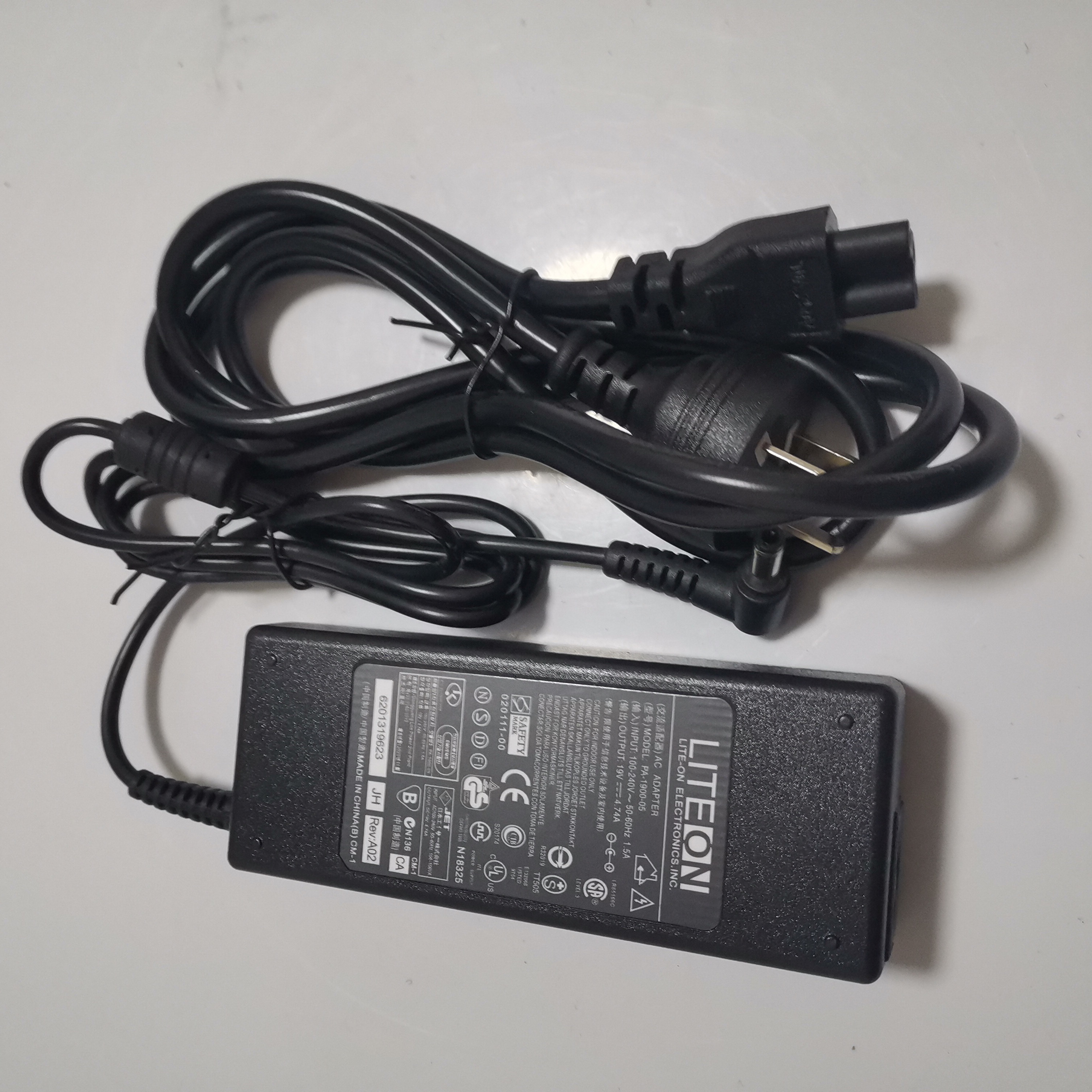 机械革命code 01 X3 F1笔记电脑本充电器线A15-090P1A电源适配器