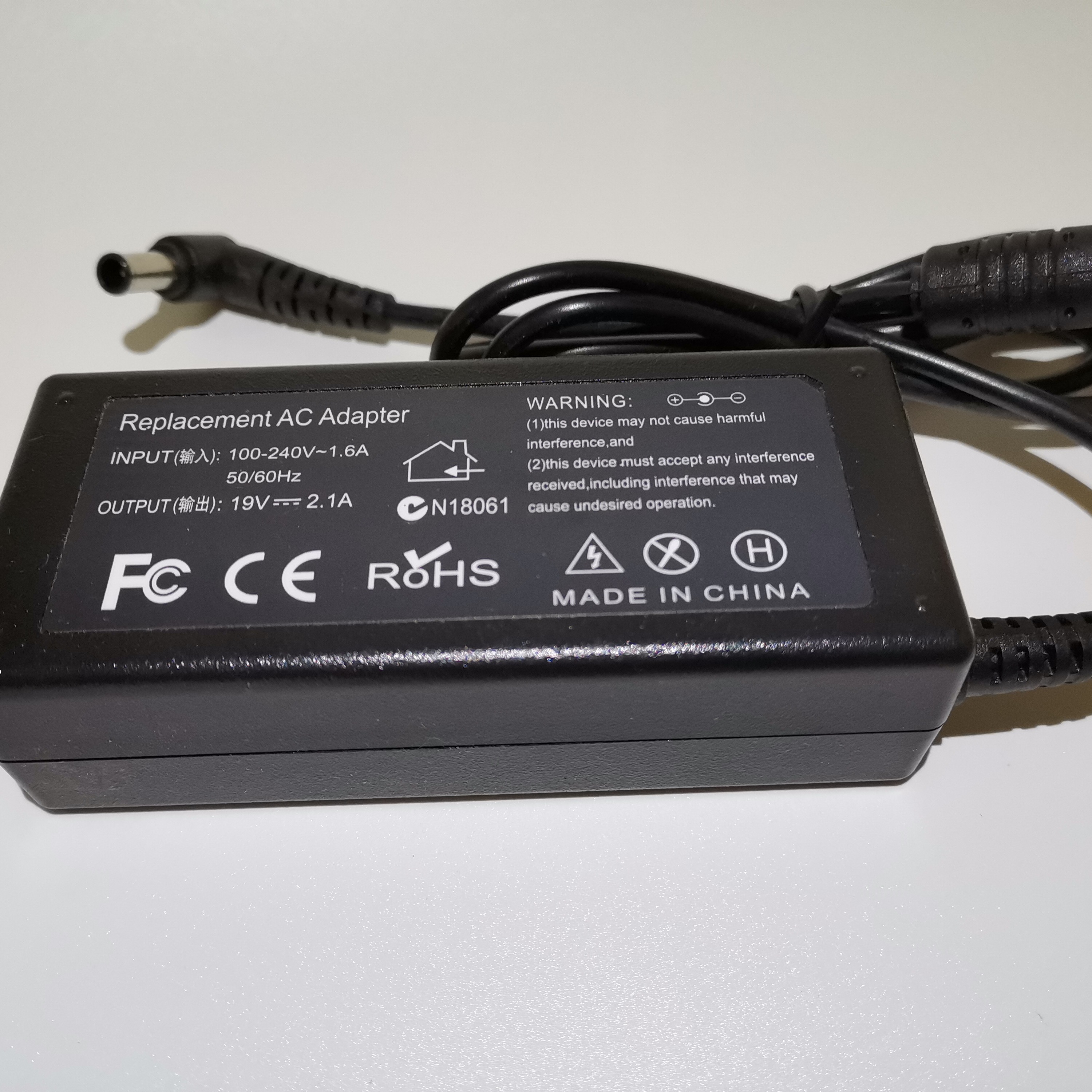 LG显示器19V2.53A电源适配器 LCAP35充电器送线19V通用电源线