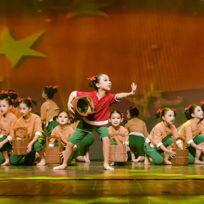 第十届小荷风采我心中的河演出服舞蹈服装女禾稻梦木桶道具表演服