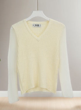 秋冬新款女浅色v领竖纹宽松叠穿针织衫长袖宽松遮肉显瘦32145