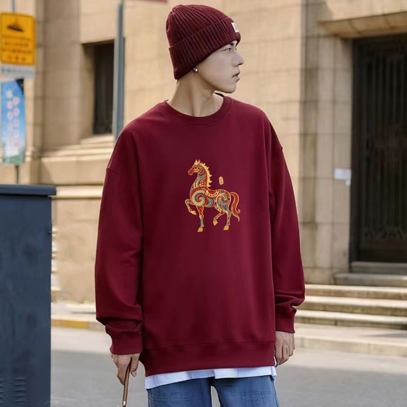 宽松复古酒红色本命年圆领卫衣