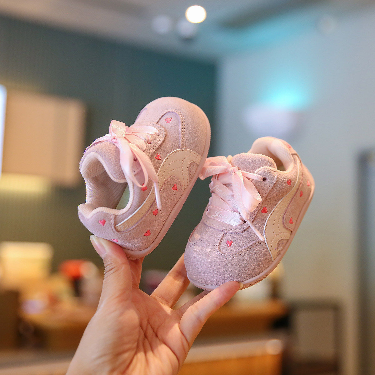 小步点女宝宝鞋子爱心学步鞋春秋季婴儿软底小童机能板鞋休闲运动