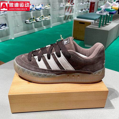 阿迪达斯尚鲨鱼面包滑板鞋