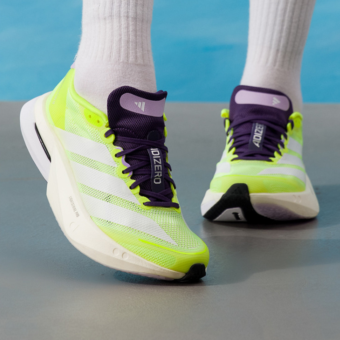 Adidas阿迪达斯女鞋2026春季新款BOSTON 13超轻运动跑步鞋 JP9246