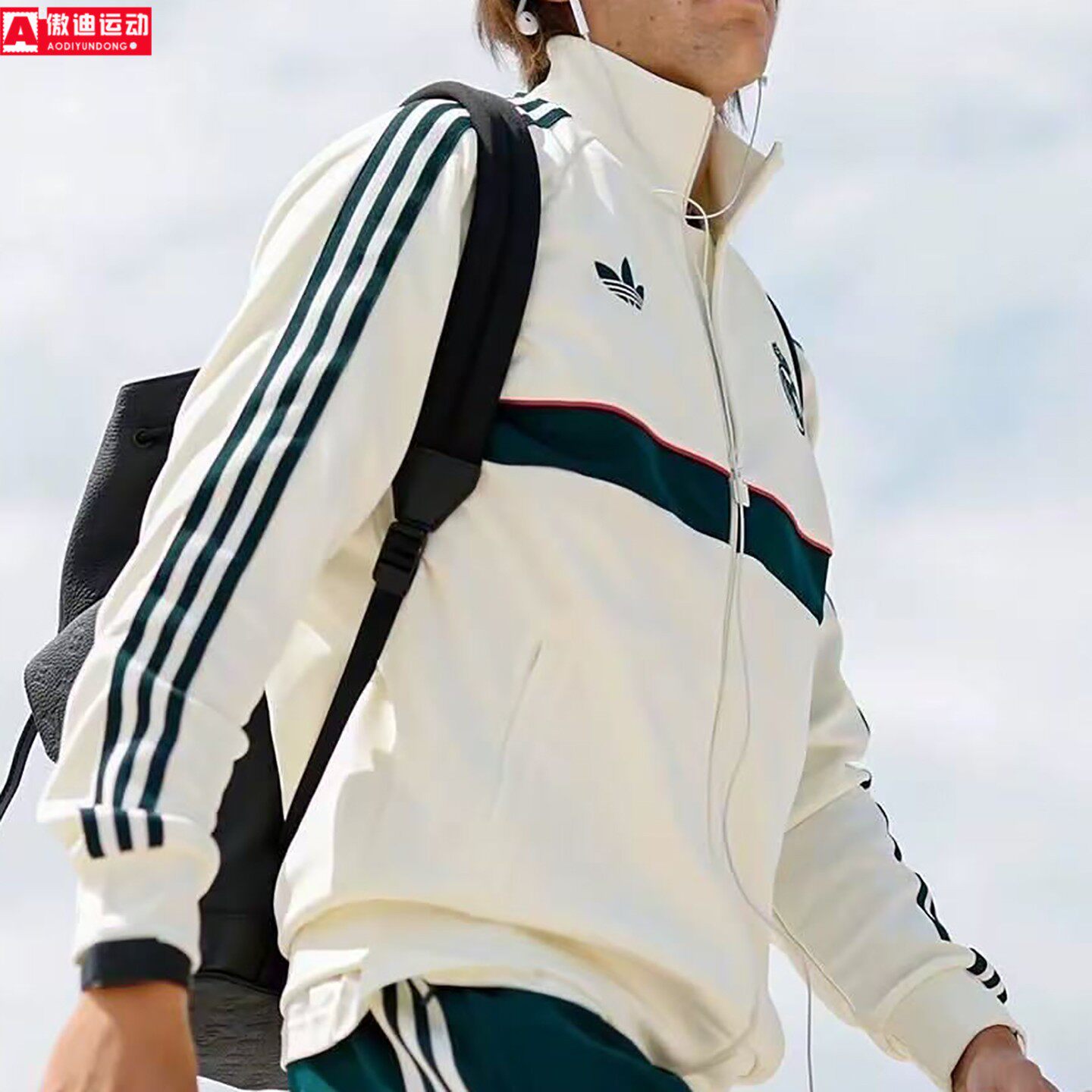 Adidas 阿迪达斯三叶草男子2026冬款皇马足球文化夹克外套 KG2971