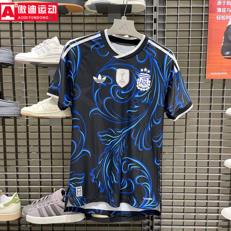 阿迪达斯三叶草2026新款男子运动训练速干透气修身足球球衣JM5901